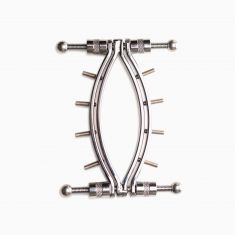Затискач для статевих губ Master Series Spread'Em Poker Vagina Clamp with Adjustable Pressure Screws